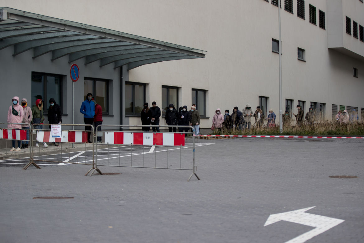 Ogromne kolejki do testów na koronawirusa w Krakowie
