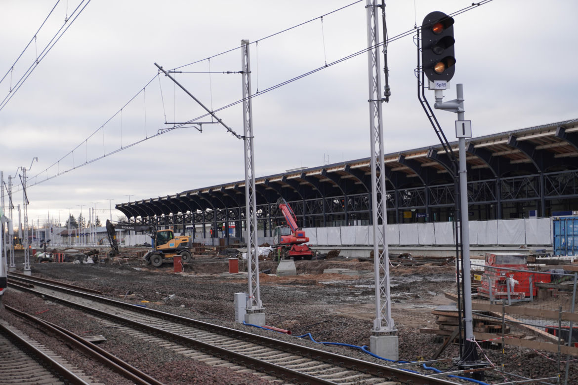 Prace przy dworcu w Białymstoku zmierzają ku końcowi. Zobacz jak wygląda teren obok dworca PKP [ZDJĘCIA]