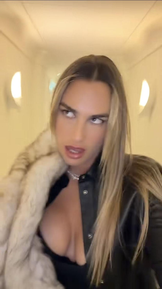 Aryna Sabalenka z głębokim dekoltem