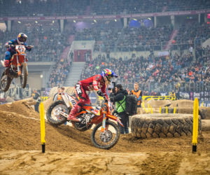 SuperEnduro w Krakowie! Duże prędkości, terenowe motocykle i skoki w powietrzu!