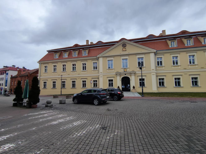 To miasto ma jeden z najstarszych rynków na Śląsku. Zachwyca zabytkowymi kamienicami i ratuszem