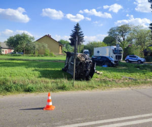 Dwa wypadki w odstępie kilku chwil! Kierowca przyglądał się zderzeniu BMW i opla i potrącił rowerzystę pod Ostrowią Mazowiecką [ZDJĘCIA]