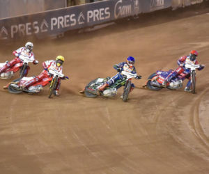 PRES Grupa Dewloperska Toruń - Abramczyk Polonia Bydgoszcz, zdjęcia kibiców i zawodników z pożegnania Adriana Miedzińskiego