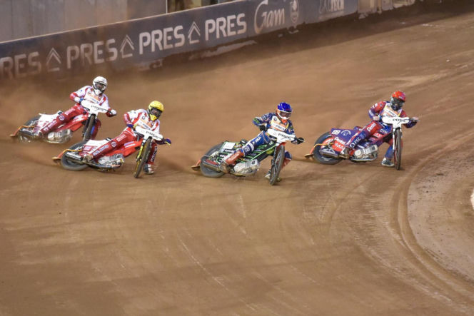 PRES Grupa Dewloperska Toruń - Abramczyk Polonia Bydgoszcz, zdjęcia kibiców i zawodników z pożegnania Adriana Miedzińskiego