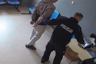 Pijany 31-latek jechał slalomem. Wiózł w aucie dziecko, choć nie miał prawa jazdy