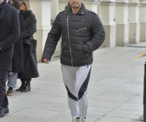 Koterski w dziurawych spodniach, mąż Skrzyneckiej w dresie na pogrzebie Królikowskiego