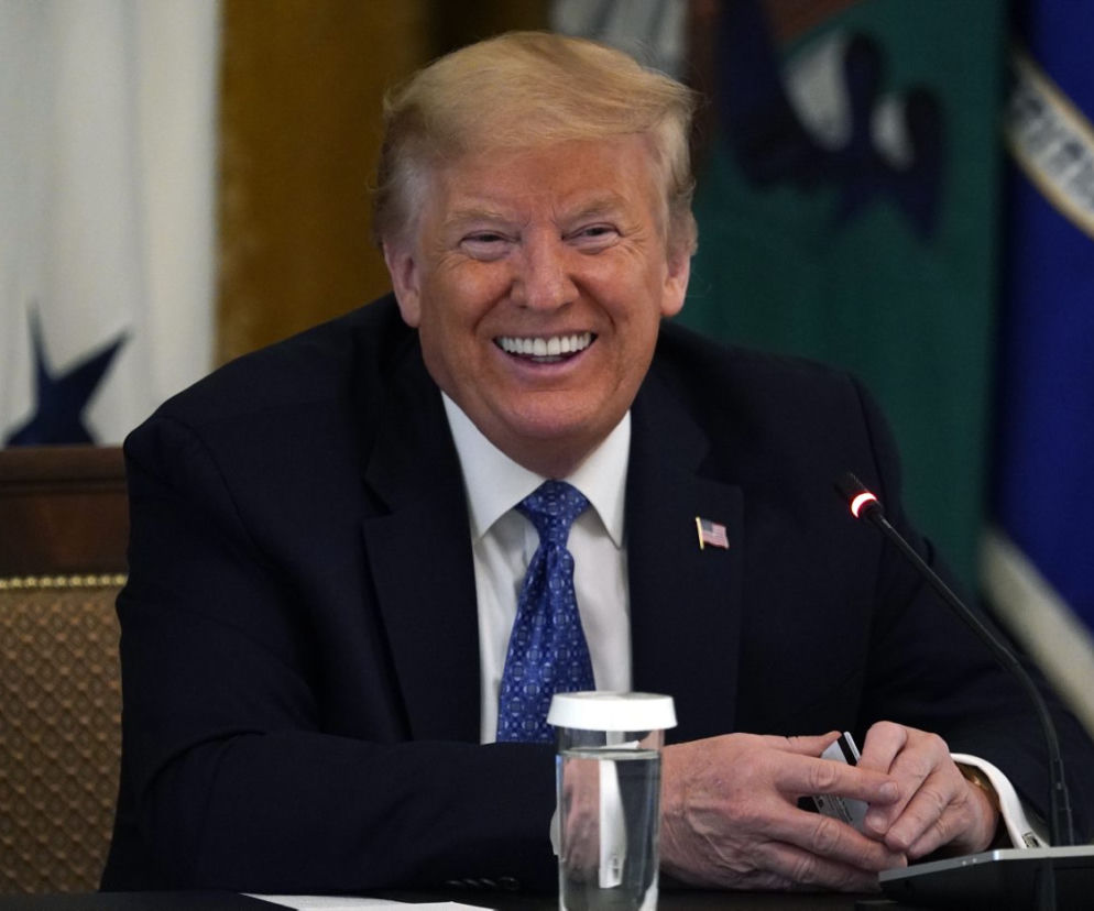 Trump łyka pigułki na malarię