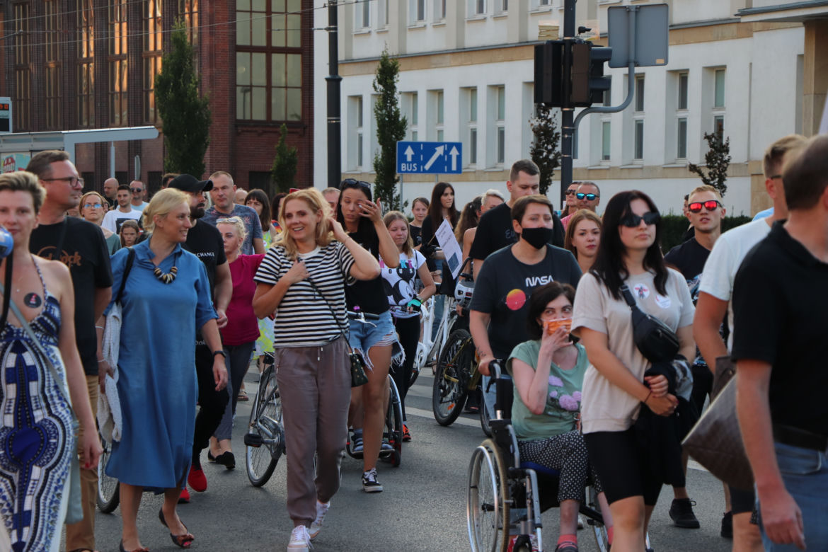 Torunianie protestują przeciwko przegłosowaniu Lex TVN