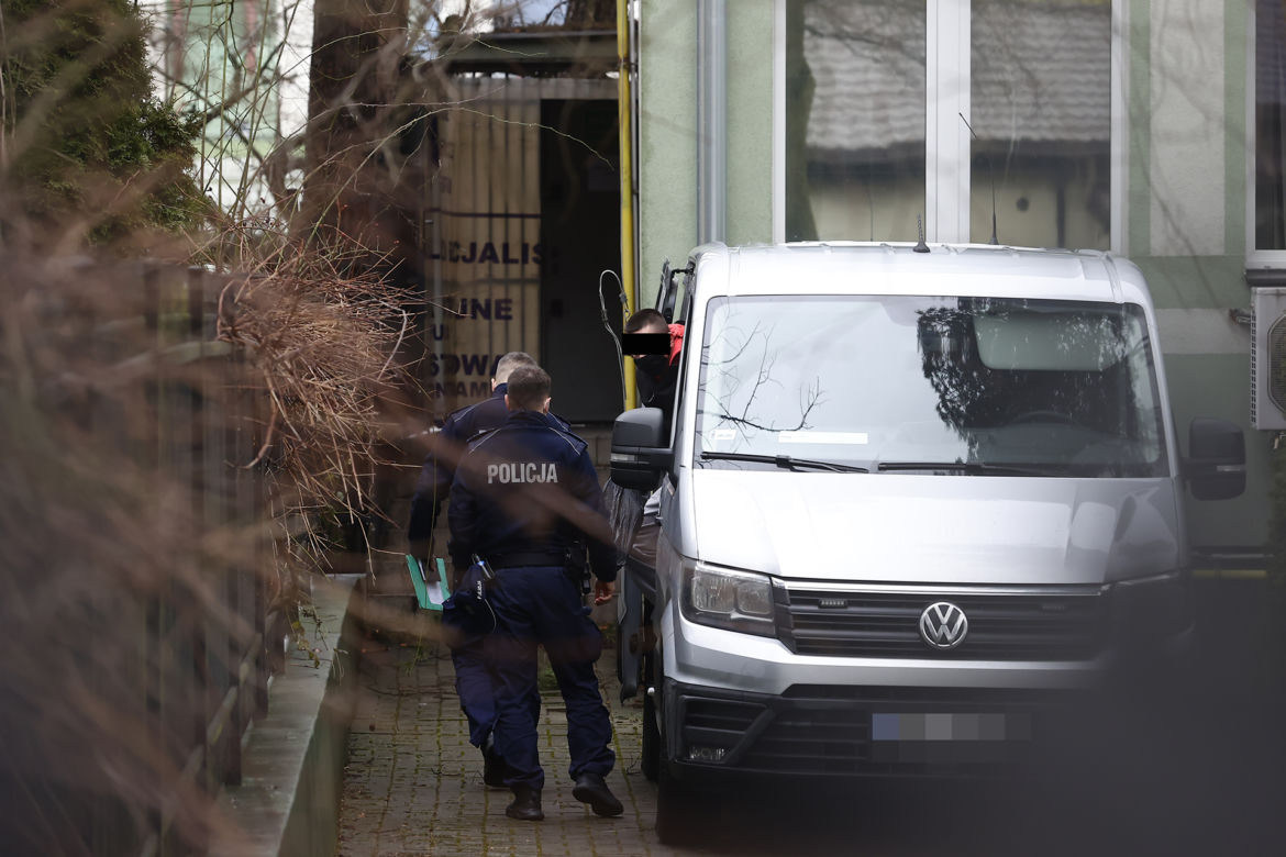 34-latek dotarł do sąd w asyście policji