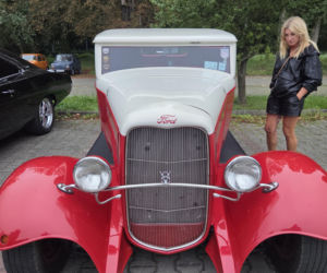 Prawdziwe motoryzacyjne perełki pod Torbydem! Bydgoskie Klasyki Nocą znów zachwyciły