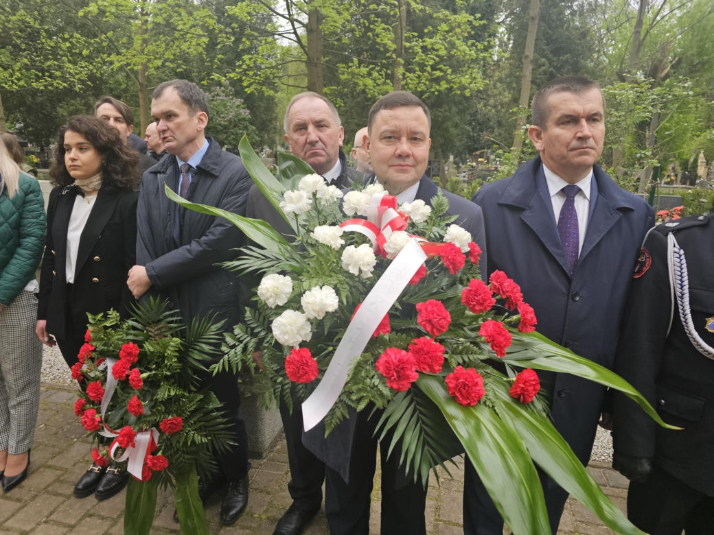 Kraków. Andrzej Duda ukląkł przed grobem posła PSL. Prezydent uczcił rocznicę katastrofy smoleńskiej