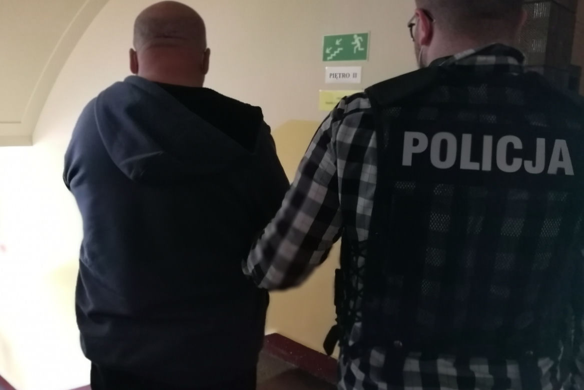 Złodziej prętów złapany na gorącym uczynku! 62-latek jest już za kratkami