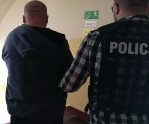 Złodziej prętów złapany na gorącym uczynku! 62-latek jest już za kratkami