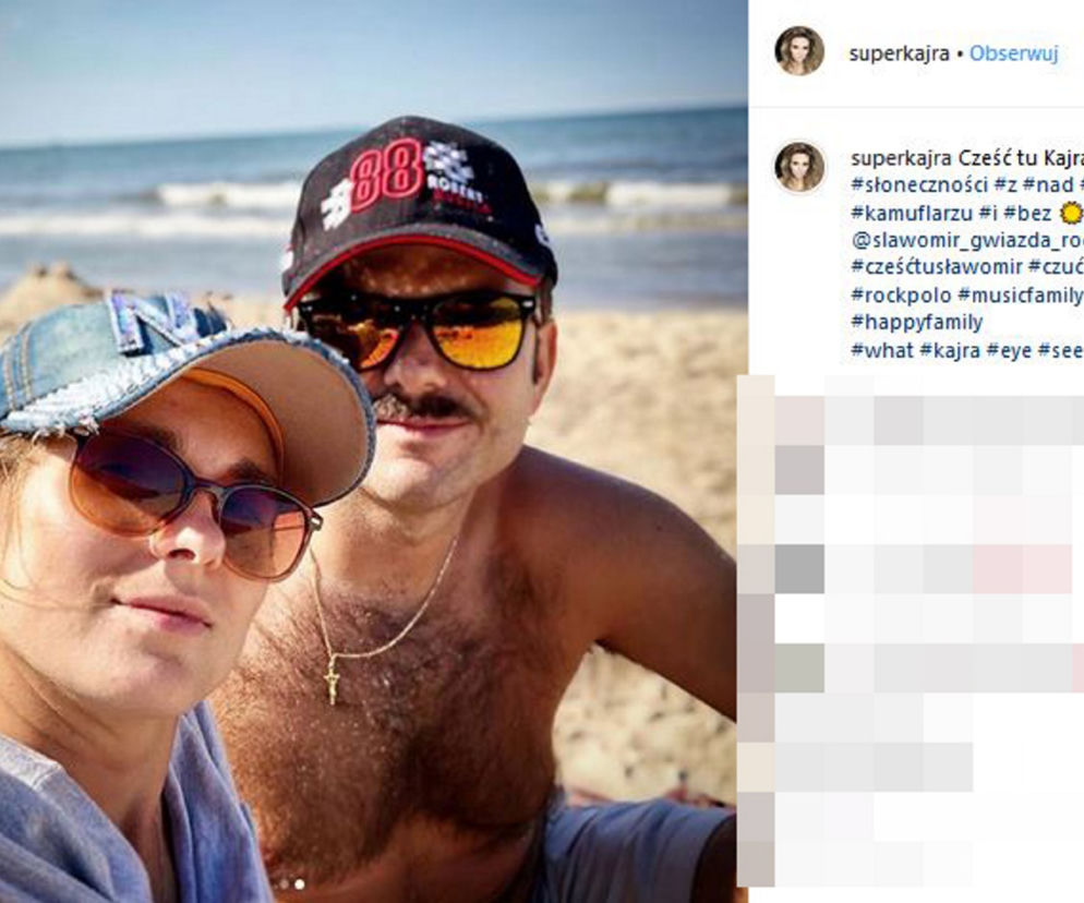 Sławomir Zapała i Kajra na plaży nad Bałtykiem