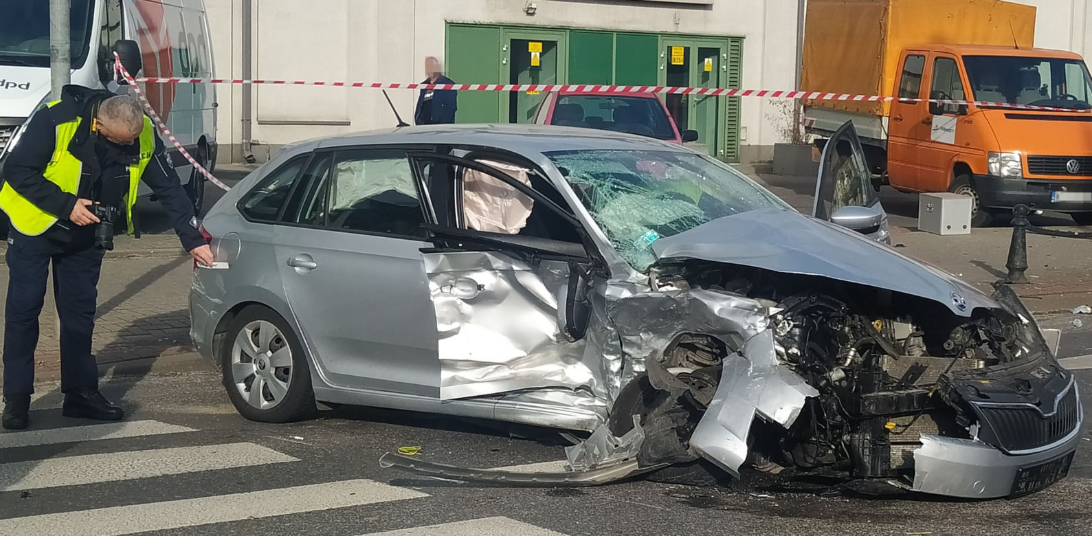 Makabra w Siedlcach. Jaguarem staranował skodę