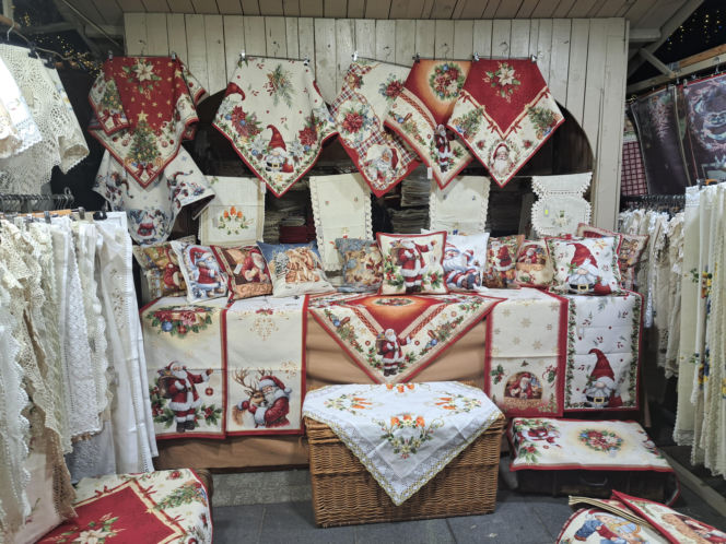 Jarmark Bożonarodzeniowy na Rynku Głównym w Krakowie 2025. Oferta wystawców