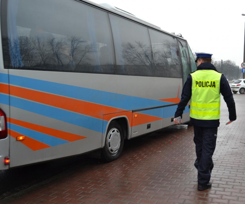 w Kołobrzegu kontrola policji pozwoliła ujawnić nieprawidłowości w autokarze, który miał zawieźć dzieci w góry. Zdjęcie poglądowe.  