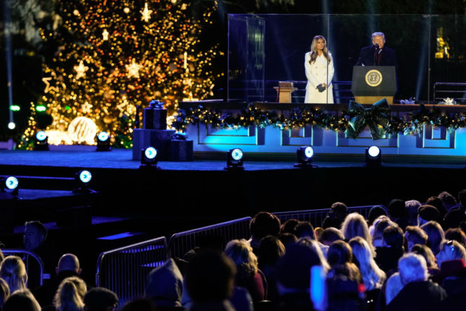 Melania Trump zapaliła choinkę przed Białym Domem! Podoba Ci się?
