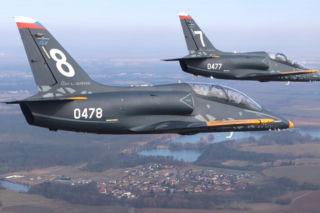 Czeskie samoloty L-159 nie dla Ukrainy. Polityczna burza w Pradze - premier kontra generał