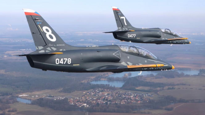 Czeskie samoloty L-159 nie dla Ukrainy. Polityczna burza w Pradze - premier kontra generał