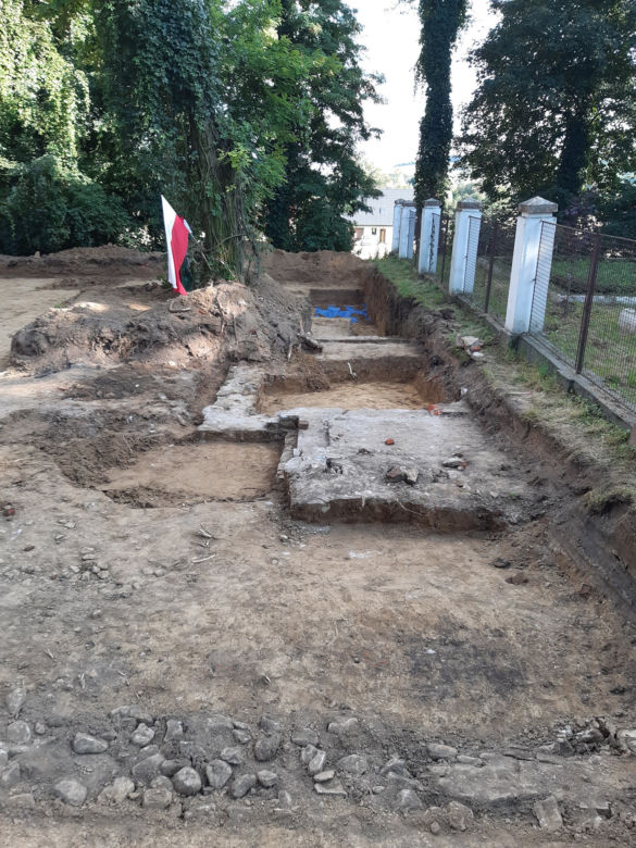 Przemyśl: Odnaleźli ukryty cmentarz. "Ktoś dołożył wielu starań, aby ślad po cmentarzu nie został" 