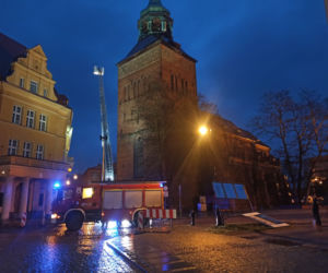 Przechyliła się iglica kościoła w Białogardzie