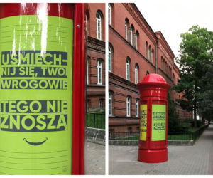 W Ełku stanął słup na DOBRE wiadomości. Nietypowa akcja zaskoczyła mieszkańców [FOTO]