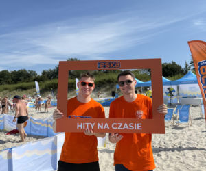 Niebieska i pomarańczowa ekipa rozgrzała plażę w Ustce! Baltic Tour Medicover Sport kontynuuje nadmorską trasę!
