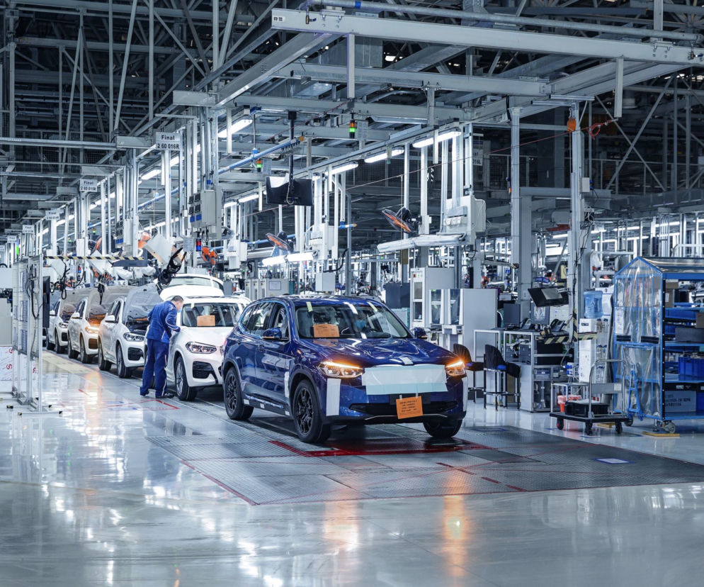 Koronawirus nie powstrzymał niemieckich inżynierów. Produkcja elektrycznego BMW iX3 ruszy zgodnie z planem.