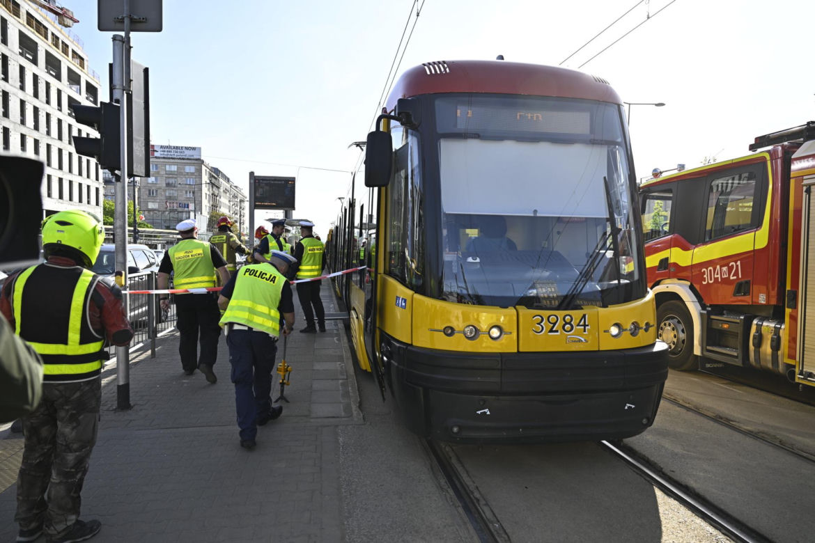  Zderzenie tramwajów w centrum Warszawy. 13 osób rannych, ruch tramwajowy wstrzymany