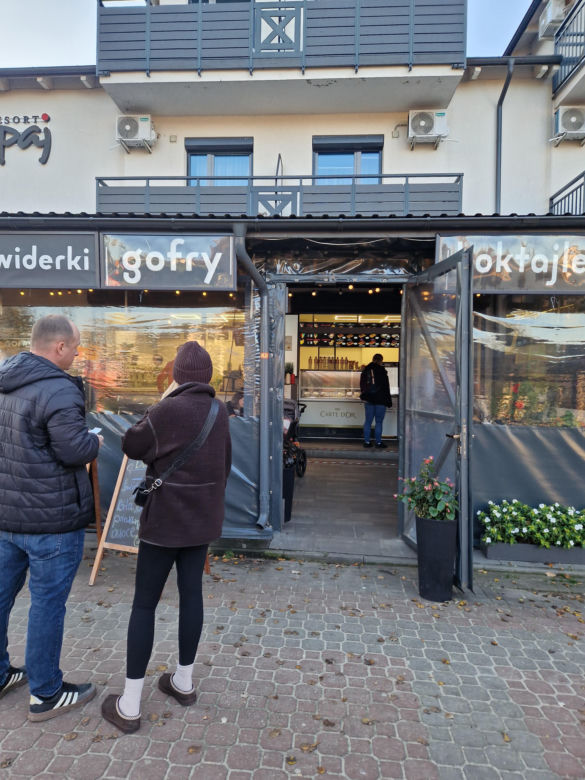 Nowy trend nad morzem! Lody i pamiątki w połowie listopada? Ta nadmorska miejscowość jest czynna cały rok