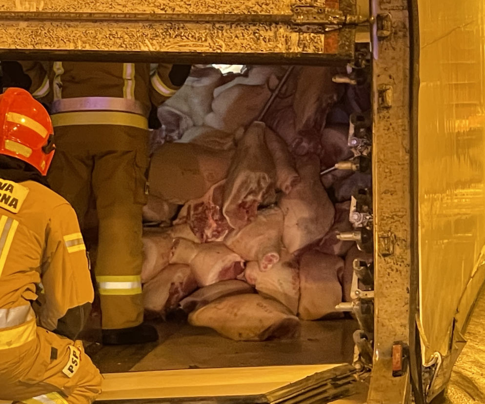 Ciężarówka z mięsem zablokowała tunel. Paraliż komunikacyjny na Ursynowie