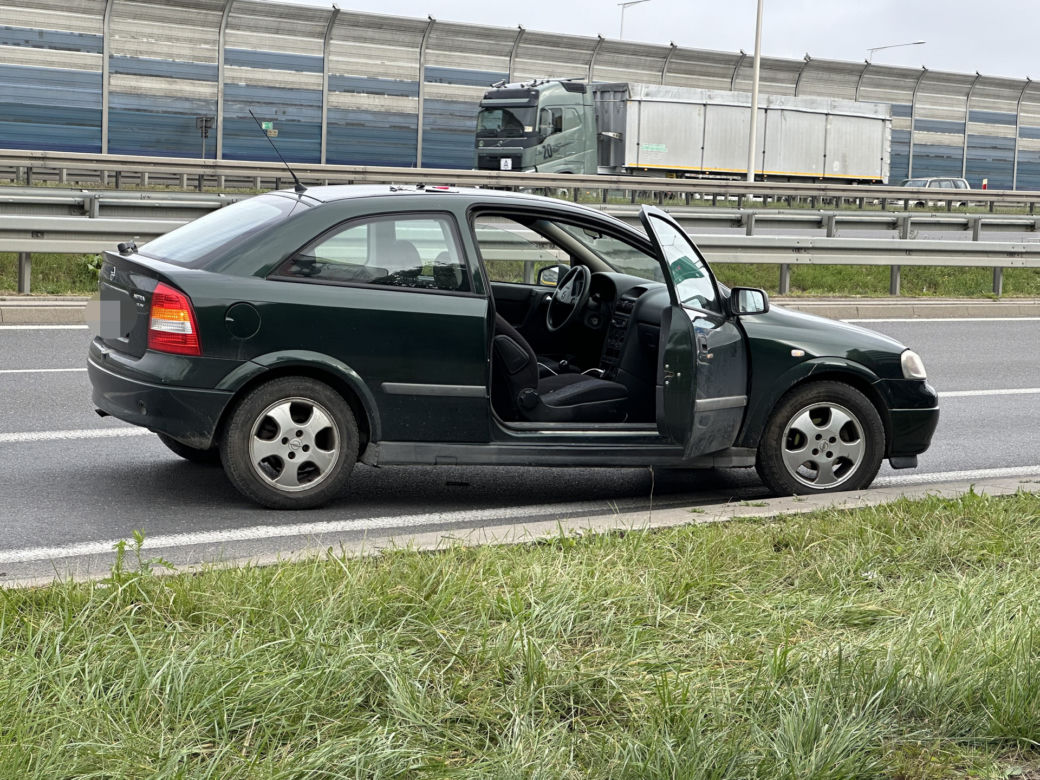 Pijany Gruzin jechał zygzakiem przez S8. Zatrzymali go inni kierowcy, doszło do szarpaniny