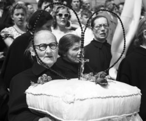 Uroczystość Bożego Ciała w Warszawie celebrowana przez Prymasa Polski kardynała Stefana Wyszyńskiego - 1957 rok