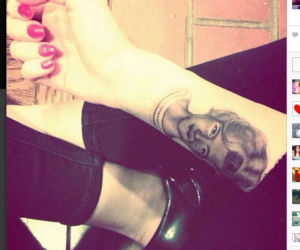 Miley Cyrus ma nowy tatuaz (1)