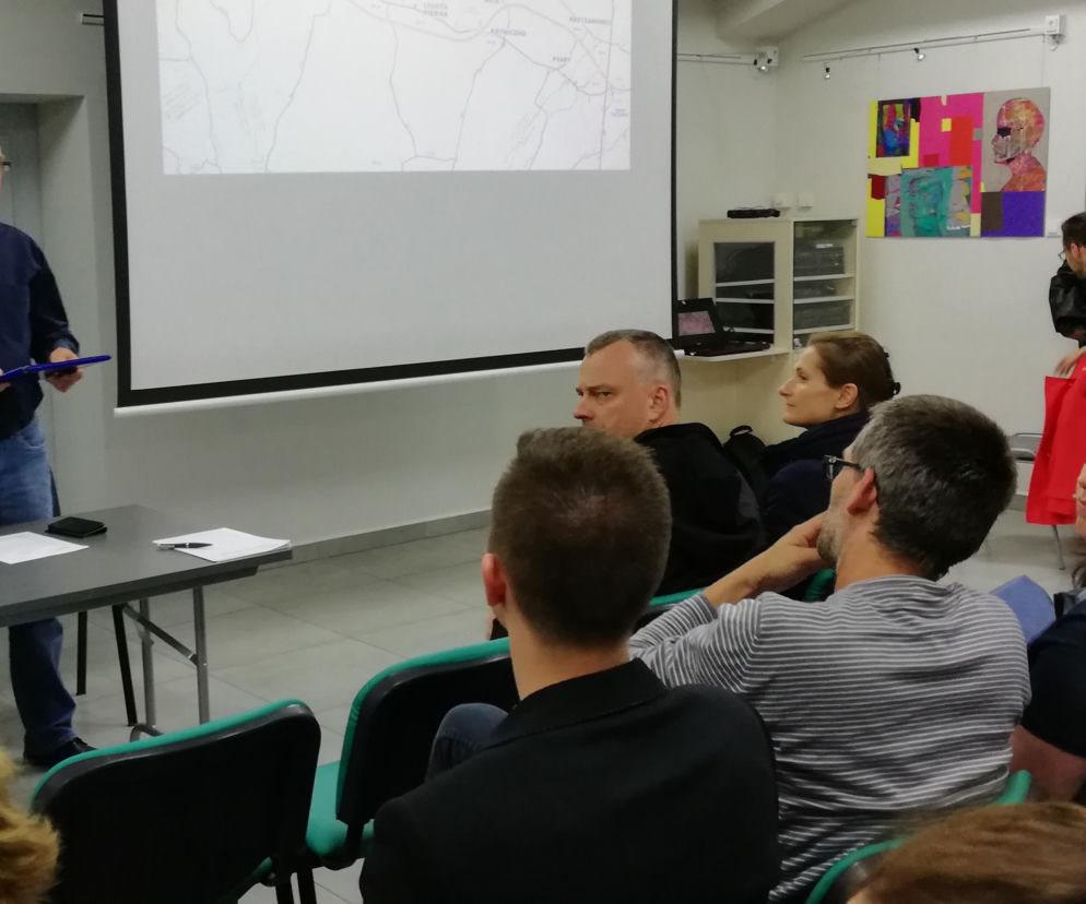 MIeszkańcy Wiszni Małej zorganizowali spotkanie żeby zdecydowac jak rozwiązać problem