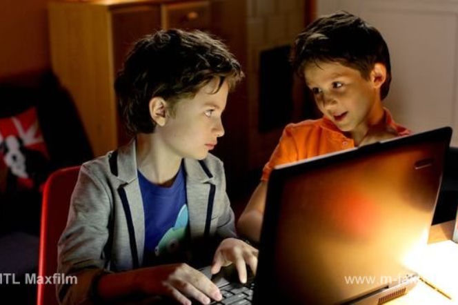 M jak MIŁOŚĆ. Antek Kolęda (JAKUB JANKIEWICZ) i Mateusz Mostowiak (Krystian Domagała)