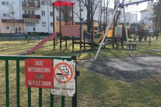 Huśtawki czy parking? Przed takim wyborem stoją mieszkańcy osiedla w Lublinie