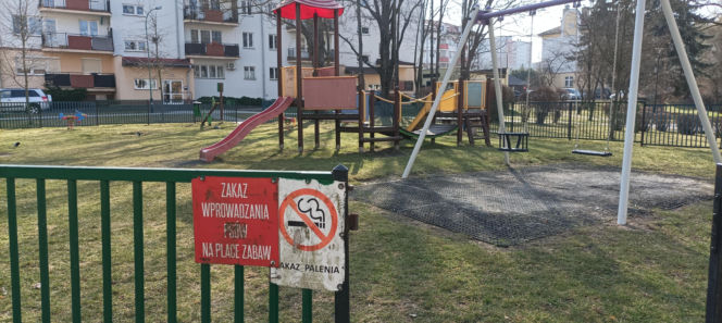 Huśtawki czy parking? Przed takim wyborem stoją mieszkańcy osiedla w Lublinie