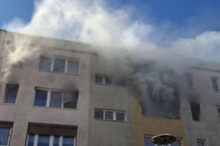 Pożar w bloku w Kościanie. Lokatorzy czekali na pomoc na balkonach