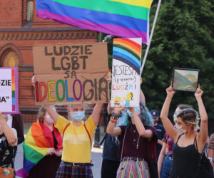Za nami demonstracja wspierająca osoby LGBT w Toruniu. Konkretne hasła!