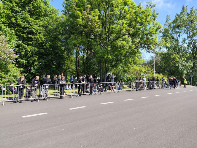Długie kolejki i tłum fanów przed koncertem Metaliki