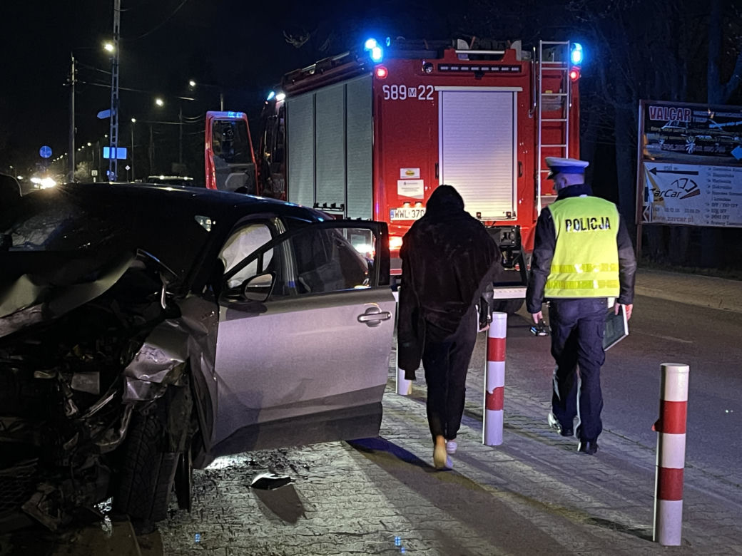 Huknął w ogrodzenie i zbiegł. W aucie była ciężarna kobieta
