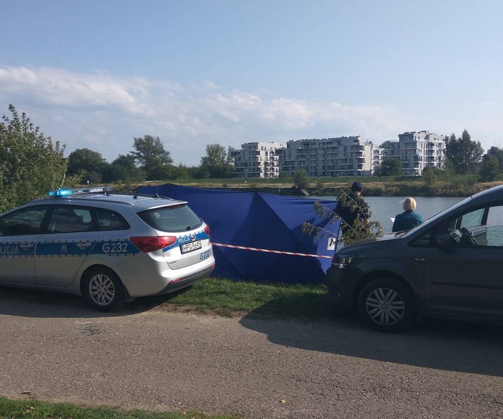 Kraków: Z Wisły wyłowiono ciało mężczyzny [ZDJĘCIA]