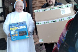 Pomoc humanitarna dotarła Żółkwi. Doktor Dominik Szulc już planuje kolejny wyjazd