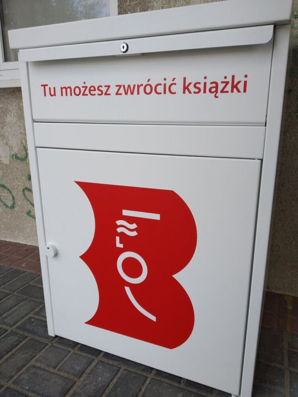 Wrzutnie na książki przy bielańskich bibliotekach