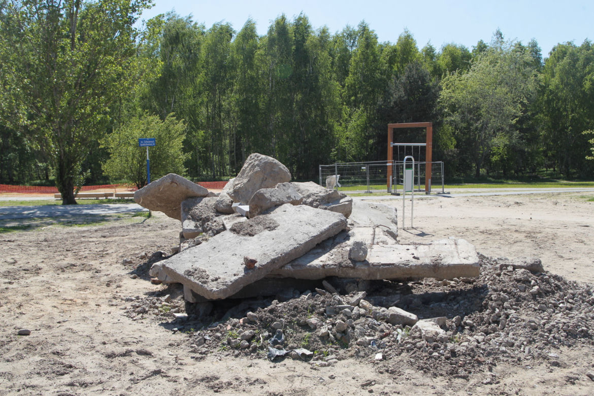 To nie jest sterta gruzu, to lapidarium - gruzowisko z ideologią 