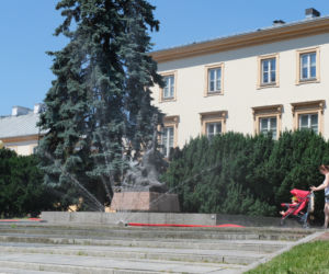 W Warszawie stanęły kurtyny wodne. Warszawiacy walczą z upałem