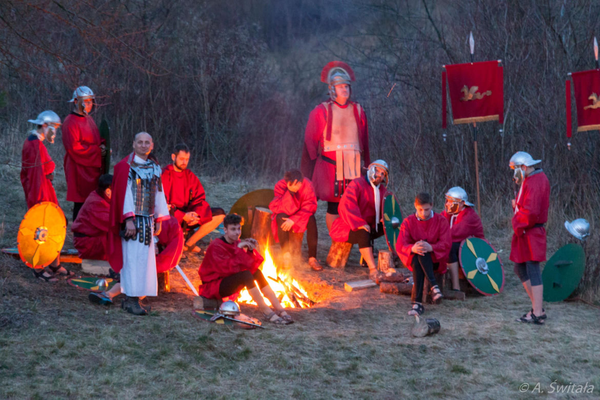 Tak wyglądała śmierć Jezusa! Sceny Pasji zobaczymy w Niedzielę Palmową w „Dolinie Śmierci” 