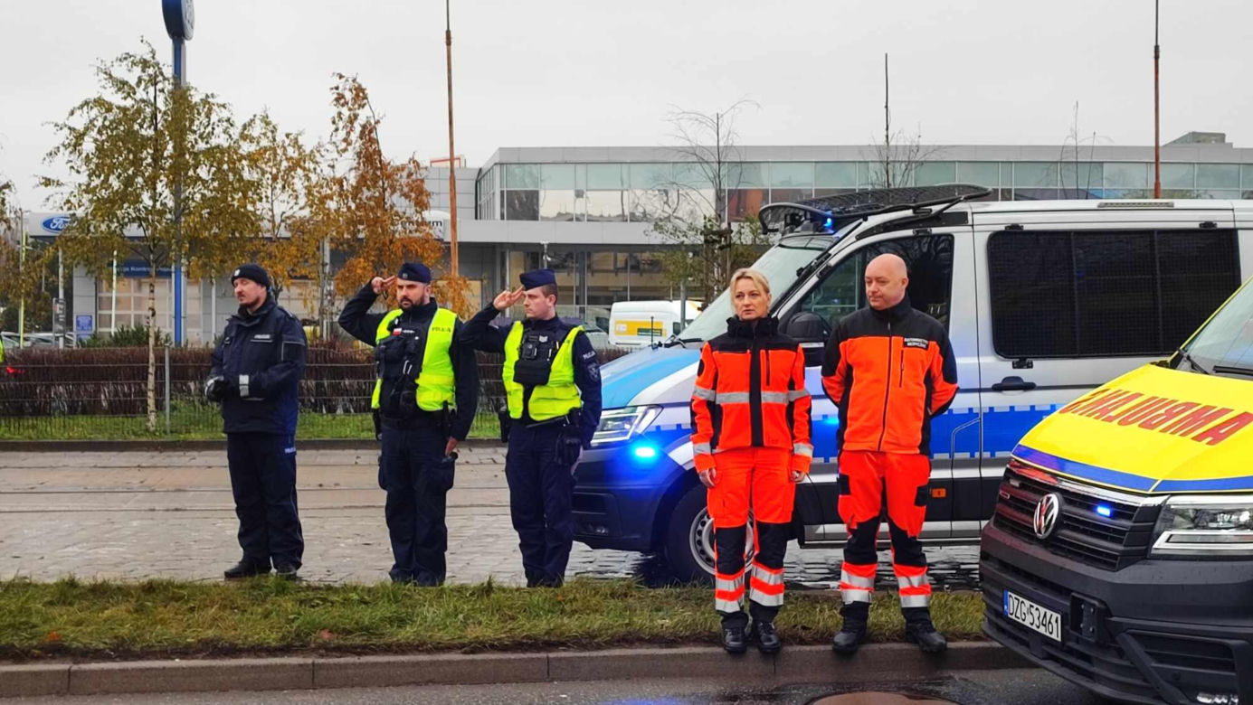  Wrocław. Ostatnie pożegnanie policjantów zastrzelonych na służbie. "Wasz tata jest bohaterem"